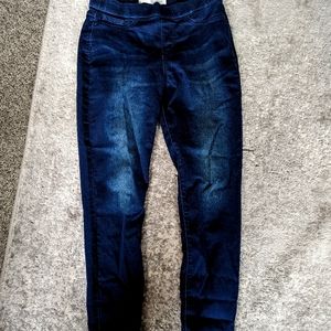 Levi Totally Shaping Pull On Skinny Jegging Size 8